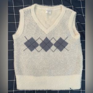 Back to school! Abercrombie Kids Girls Argyle Sweater Vest. Size 11/12. NWOT.